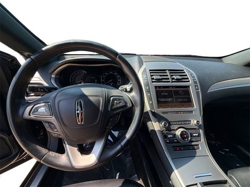 Used 2019 Lincoln MKZ Premiere image 21