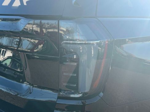 Used 2025 Chevrolet Tahoe High Country image 10