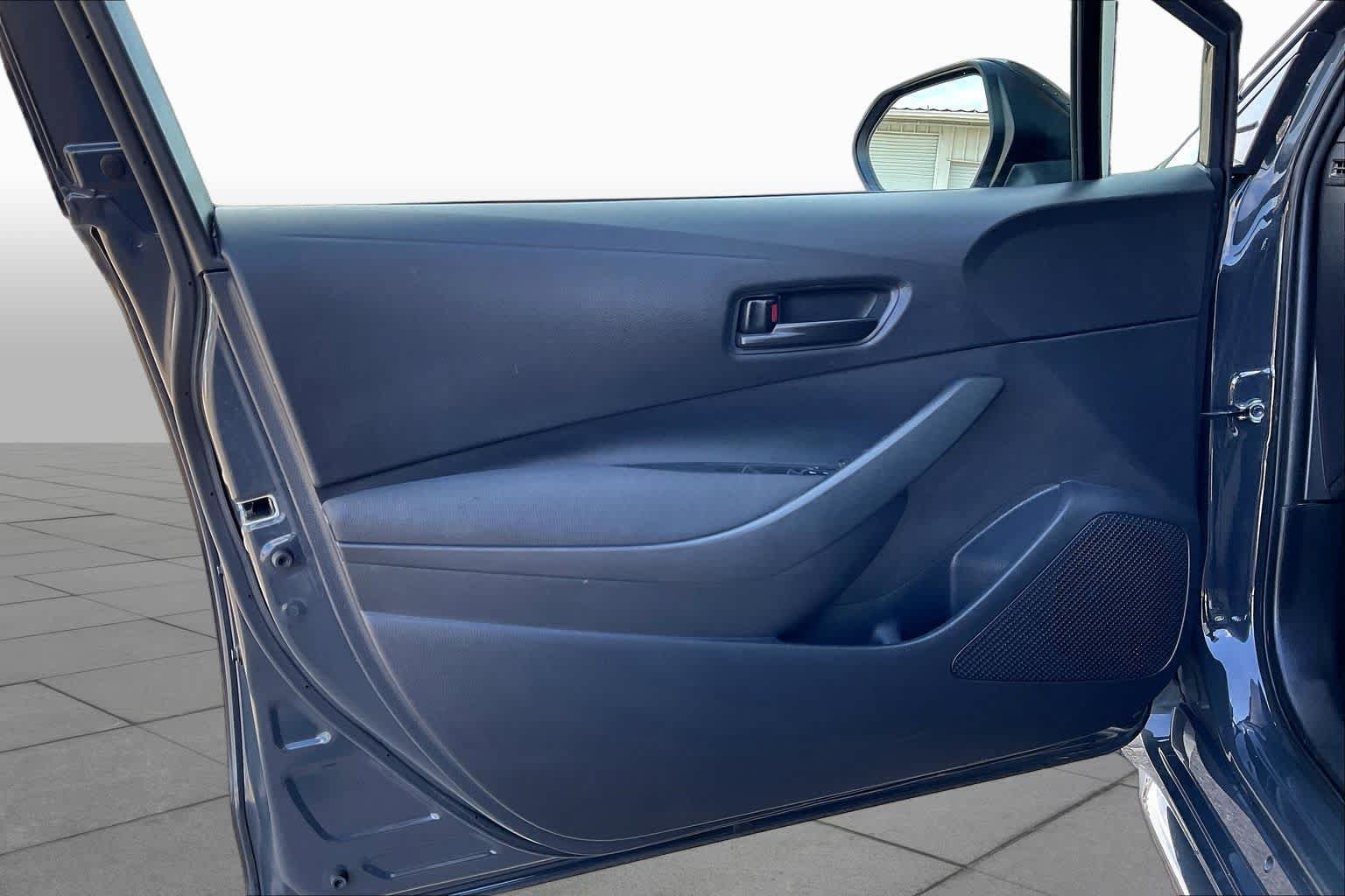 Used 2025 Toyota Corolla LE FWD image 22