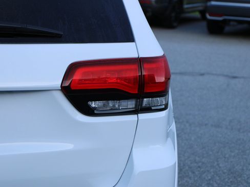 Used 2020 Jeep Grand Cherokee Altitude RWD image 7