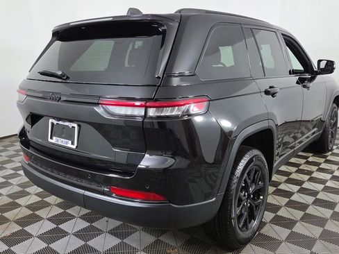 New 2025 Jeep Grand Cherokee Altitude image 7