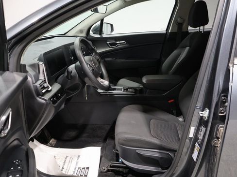 Used 2024 Kia Sportage LX image 9