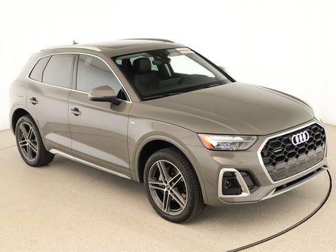 Used 2024 Audi Q5 e Premium w/ Convenience Package image 36