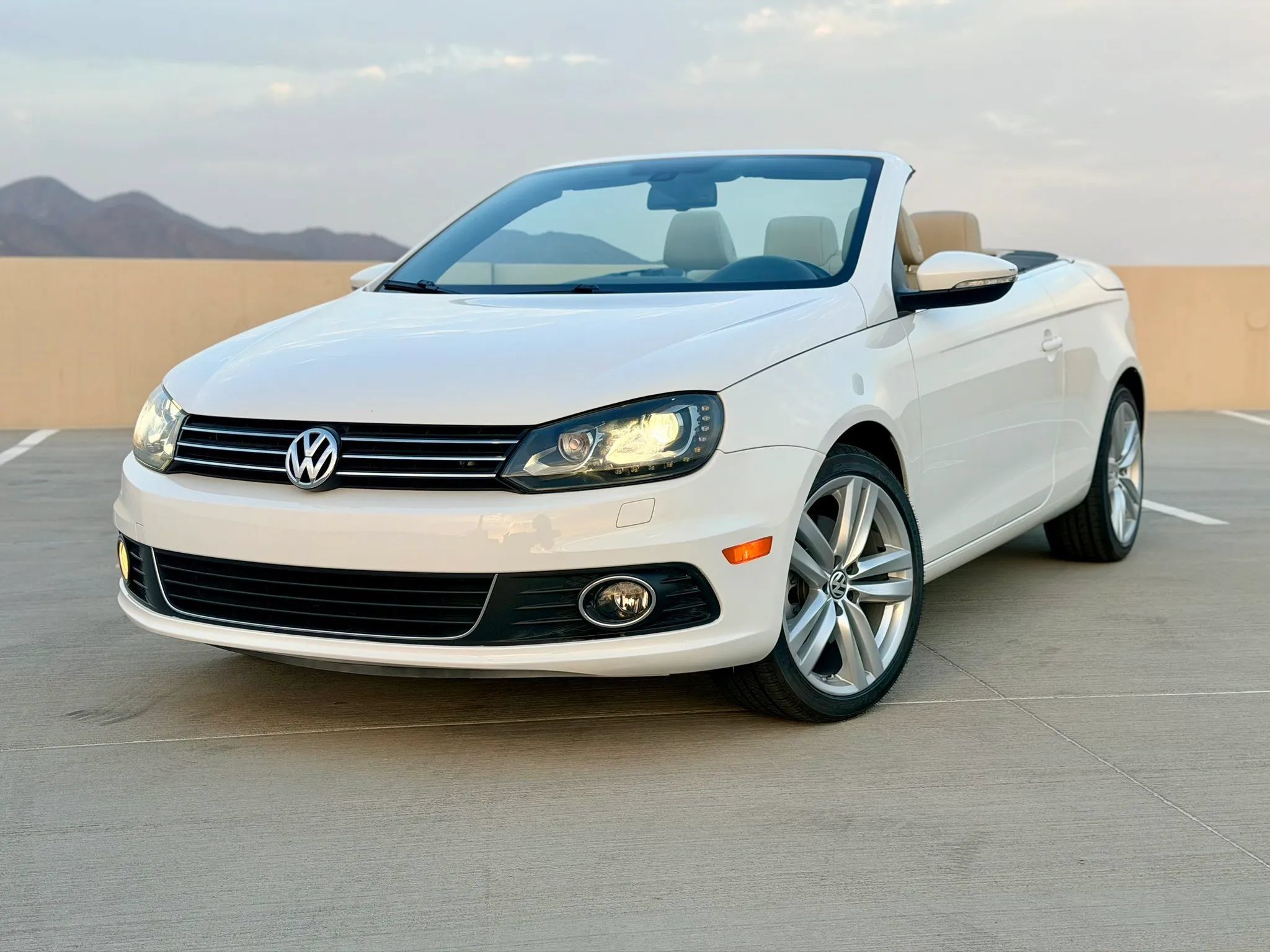 Used 2014 Volkswagen Eos Executive FWD image 4