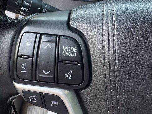 Used 2016 Toyota Sienna XLE FWD image 21