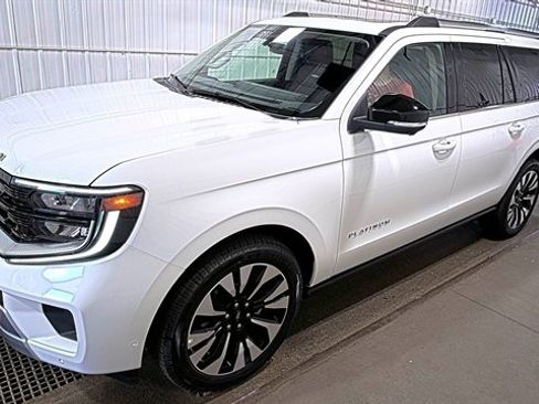 Used 2025 Ford Expedition Max Platinum w/ Driver's Package AWD/4WD image 1