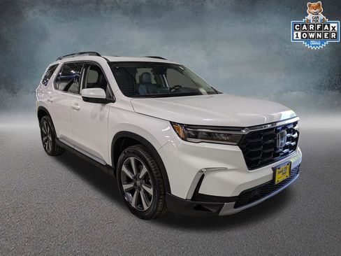 Used 2024 Honda Pilot Touring image 3