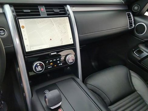 Used 2024 Land Rover Discovery Dynamic SE AWD/4WD image 45
