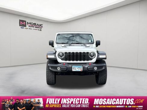 Used 2024 Jeep Gladiator Rubicon w/ Technology Group AWD/4WD image 2