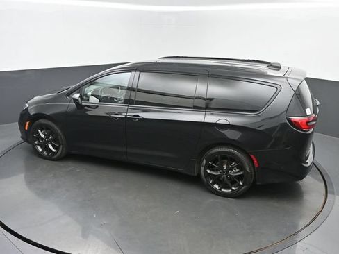 Used 2023 Chrysler Pacifica Limited w/ S Appearance Package FWD image 43