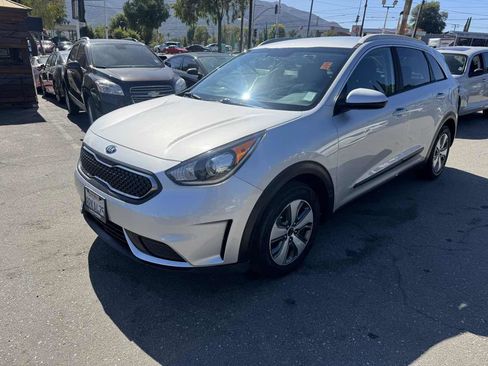 Used 2019 Kia Niro LX image 3