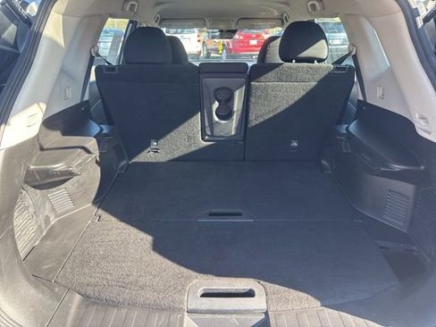 Used 2019 Nissan Rogue S image 10