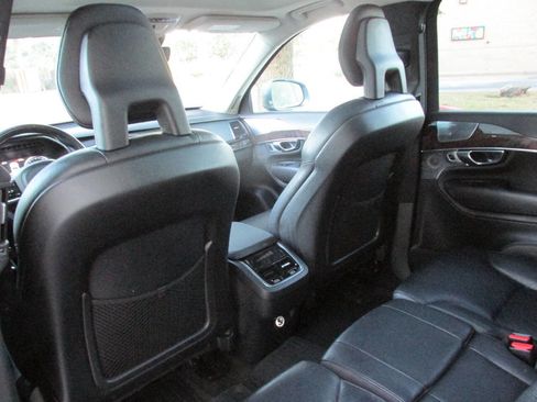 Used 2016 Volvo XC90 T6 Momentum w/ Protection Package Plus image 17