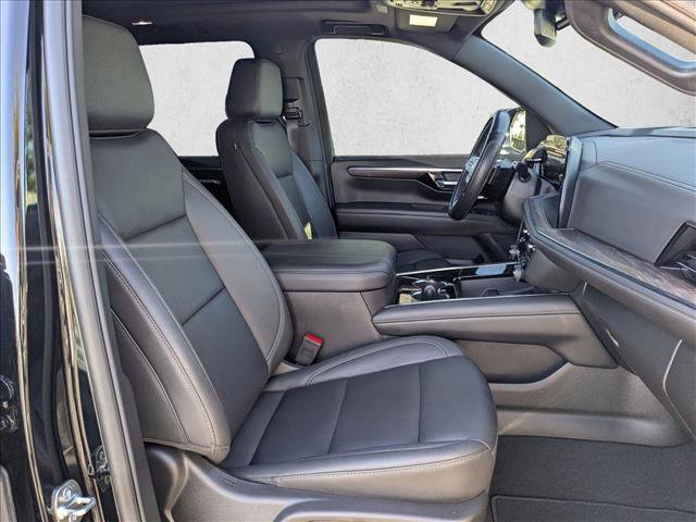 Used 2025 Chevrolet Suburban LT w/ Comfort Package RWD image 17