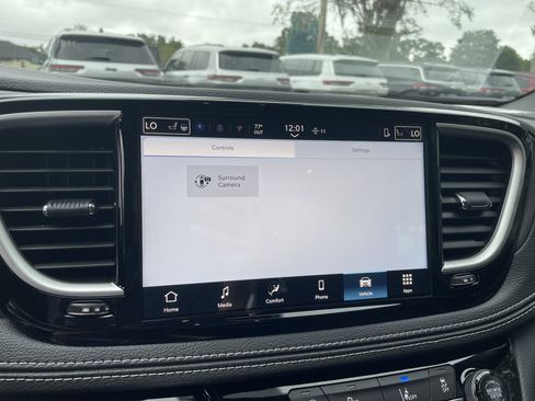 New 2026 Chrysler Pacifica Select image 40