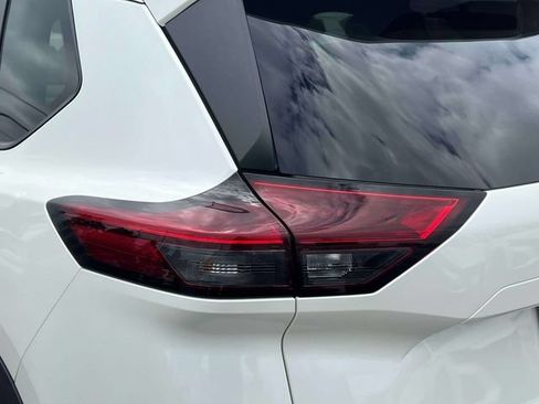 Used 2022 Nissan Rogue SV w/ SV Premium Package AWD/4WD image 10