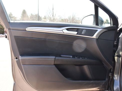 Used 2020 Ford Fusion SE image 21