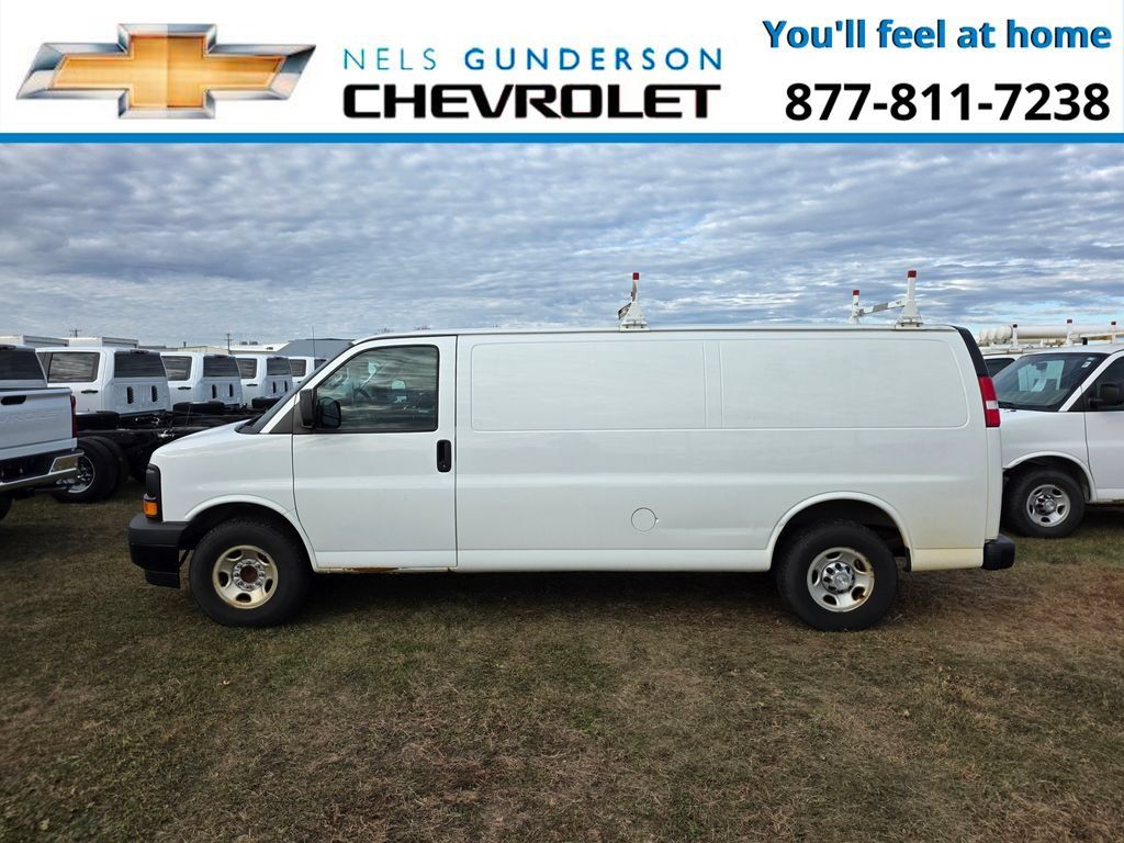 Used 2017 Chevrolet Express 3500 Extended RWD image 3