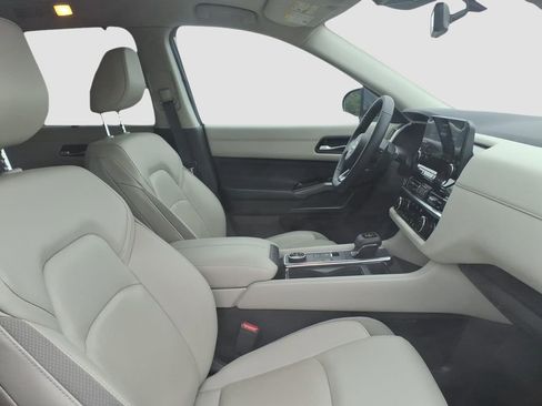 Used 2023 Nissan Pathfinder SL image 12