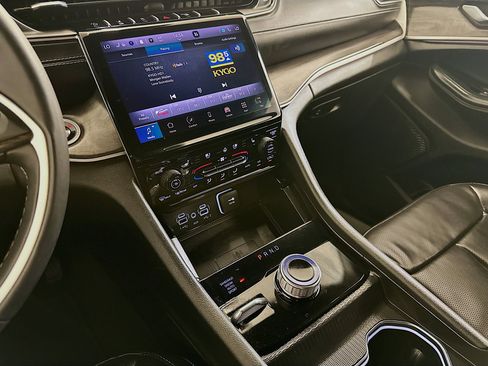 Used 2024 Jeep Grand Cherokee L Limited w/ Luxury Tech Group II image 26