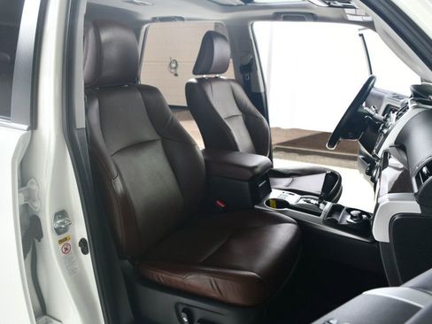 Used 2018 Toyota 4Runner Limited image 33