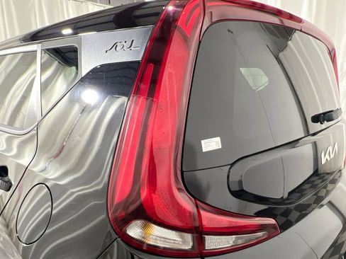 Used 2022 Kia Soul LX image 16
