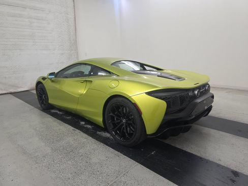 Used 2023 McLaren Artura RWD image 6