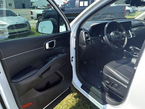 Used 2022 Kia Sorento S FWD image 22