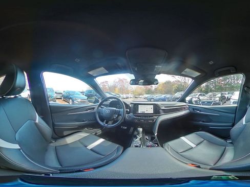 Used 2025 Toyota Camry SE image 42