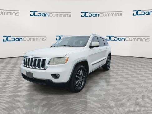 Used 2011 Jeep Grand Cherokee Laredo image 4