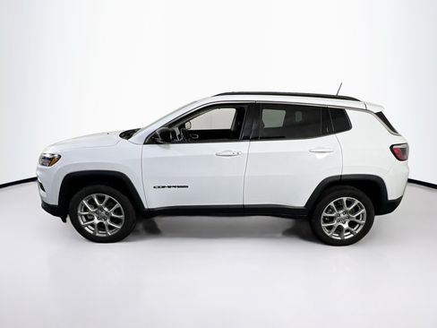 Used 2022 Jeep Compass Latitude AWD/4WD image 8