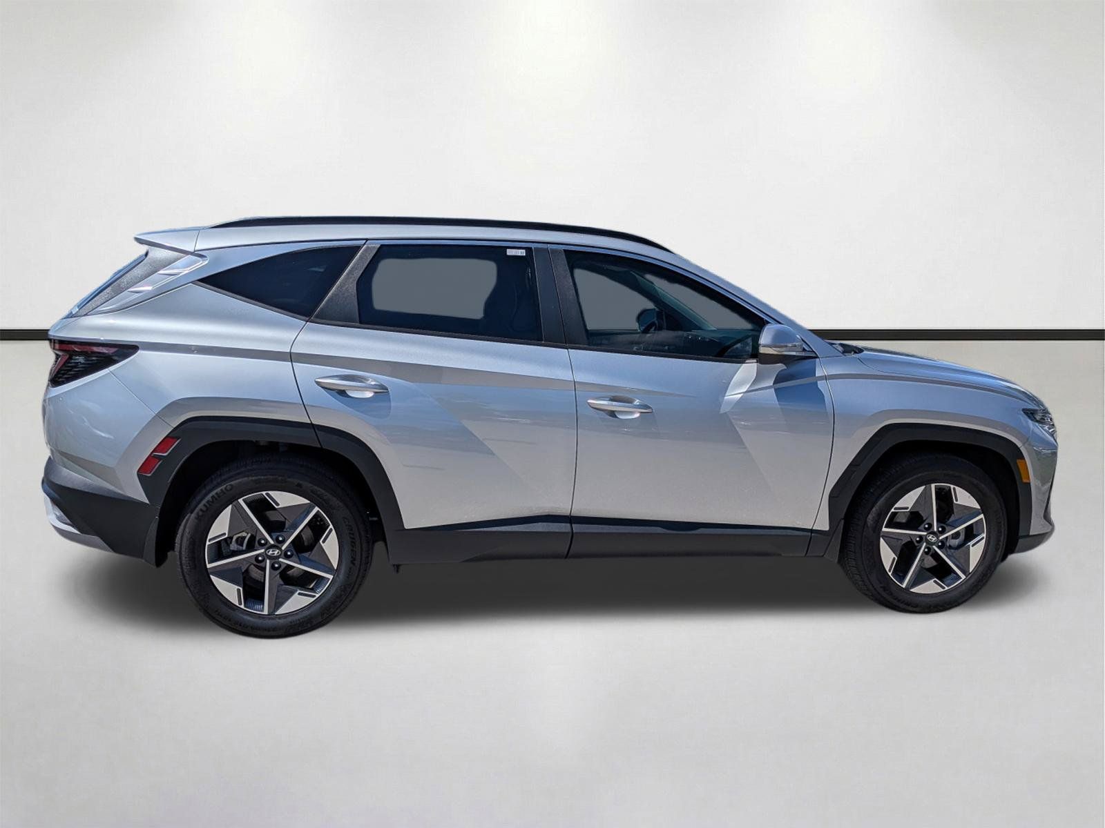 Used 2025 Hyundai Tucson SEL FWD image 3