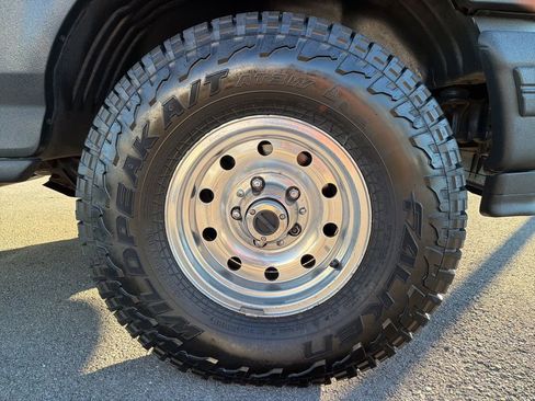 Used 1996 Ford Bronco XLT image 13