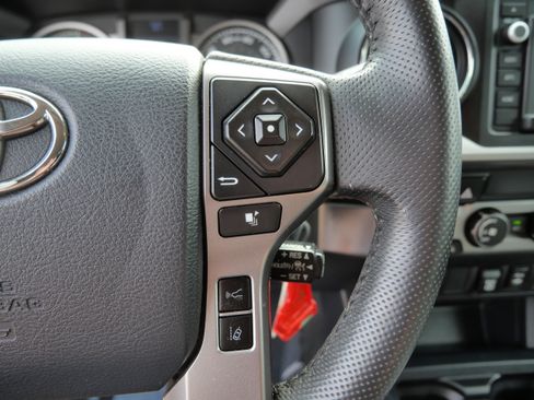 Certified 2019 Toyota Tacoma SR5 AWD/4WD image 30