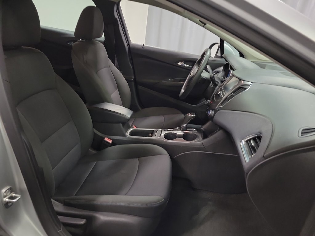 Used 2017 Chevrolet Cruze LT w/ Convenience Package FWD image 27
