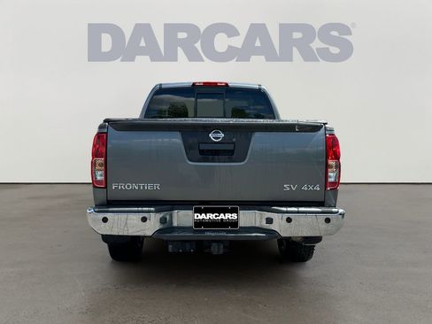 Used 2017 Nissan Frontier SV w/ SV Value Truck Package AWD/4WD image 6