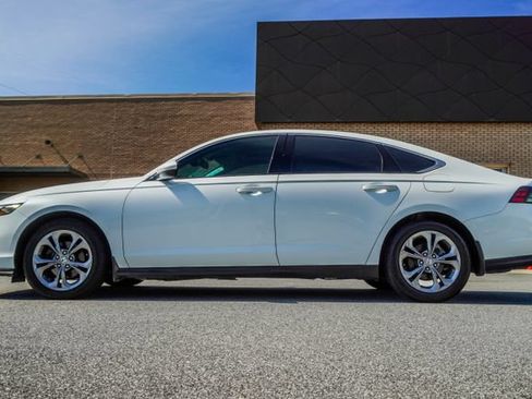 Used 2023 Honda Accord EX image 9