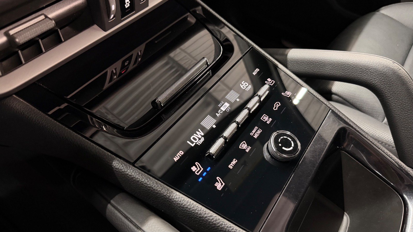 Used 2024 Porsche Cayenne AWD/4WD image 44