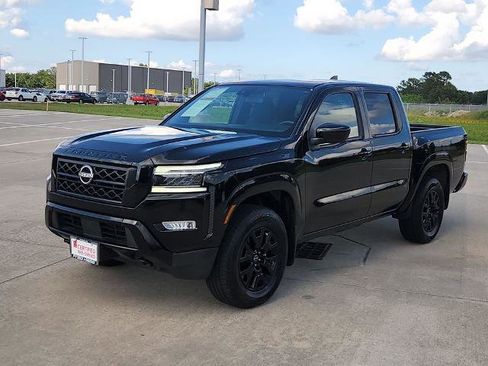 Certified 2023 Nissan Frontier SV w/ Midnight Edition Package AWD/4WD image 3