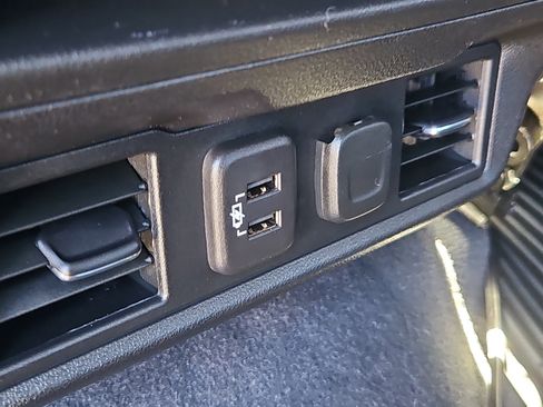 Used 2021 Chevrolet Silverado 1500 LT w/ Z71 Off-Road Package image 13