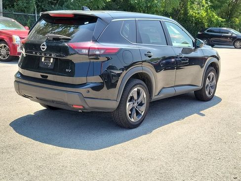 Used 2024 Nissan Rogue SV FWD image 4