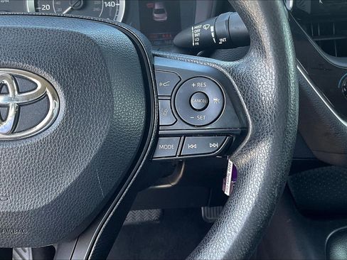 Used 2020 Toyota Corolla LE image 19