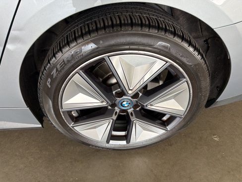 Used 2023 BMW i4 eDrive40 RWD image 9