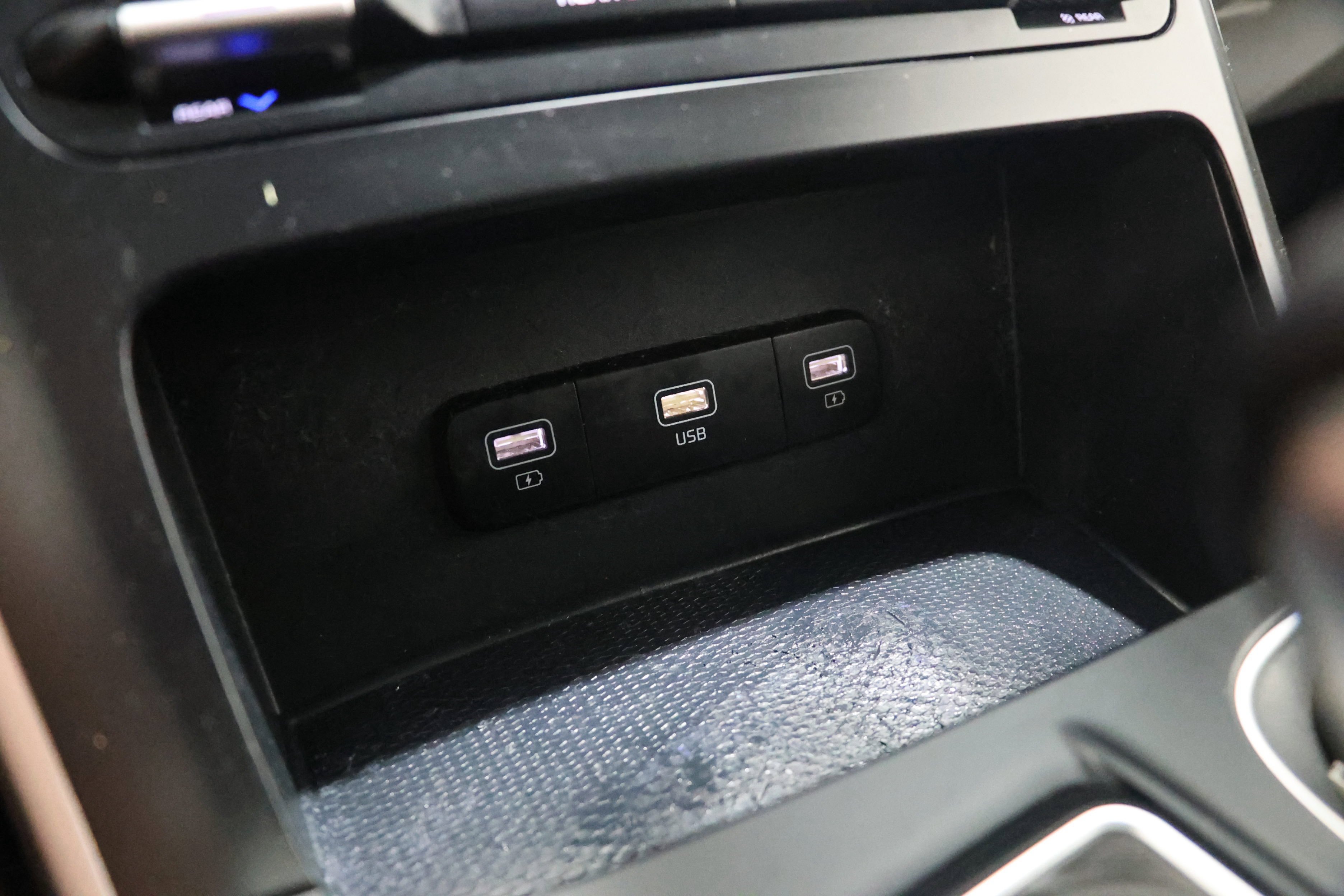 Used 2022 Kia Carnival LX FWD image 27