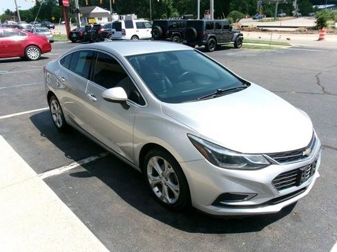 Used 2017 Chevrolet Cruze Premier FWD image 3