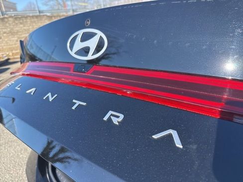 Certified 2025 Hyundai Elantra SEL w/ Cargo Package image 17