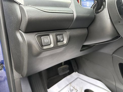 Used 2023 GMC Acadia SLE w/ Driver Convenience Package image 22