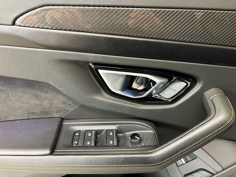 Used 2022 Lamborghini Urus image 27