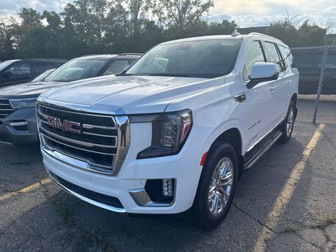 Used 2024 GMC Yukon SLT w/ SLT Premium Package AWD/4WD image 2