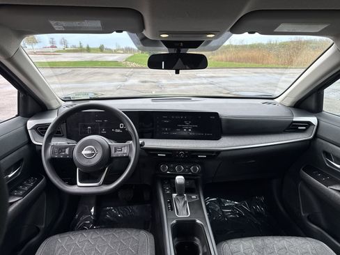 Used 2025 Nissan Kicks SV image 12